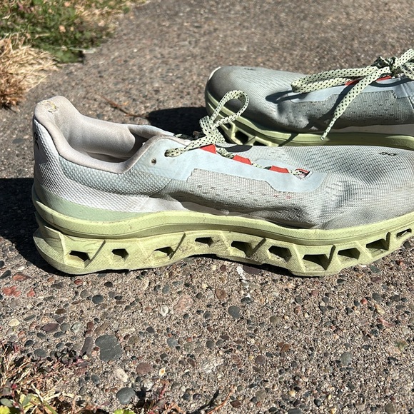 On Cloud running shoes - Picture 6 of 7